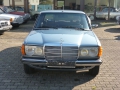 MB_300D_W123_blau vorne1.jpg