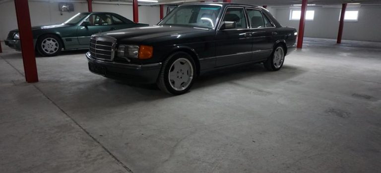 Mercedes-Benz W126 300 SE